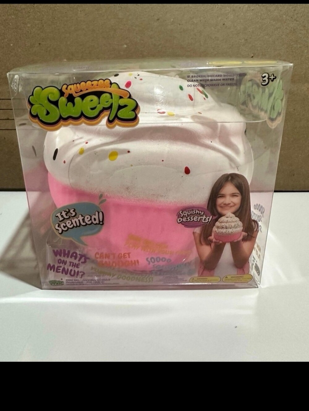 SWEETZ Scented Pink & White SquishyToy Unopened